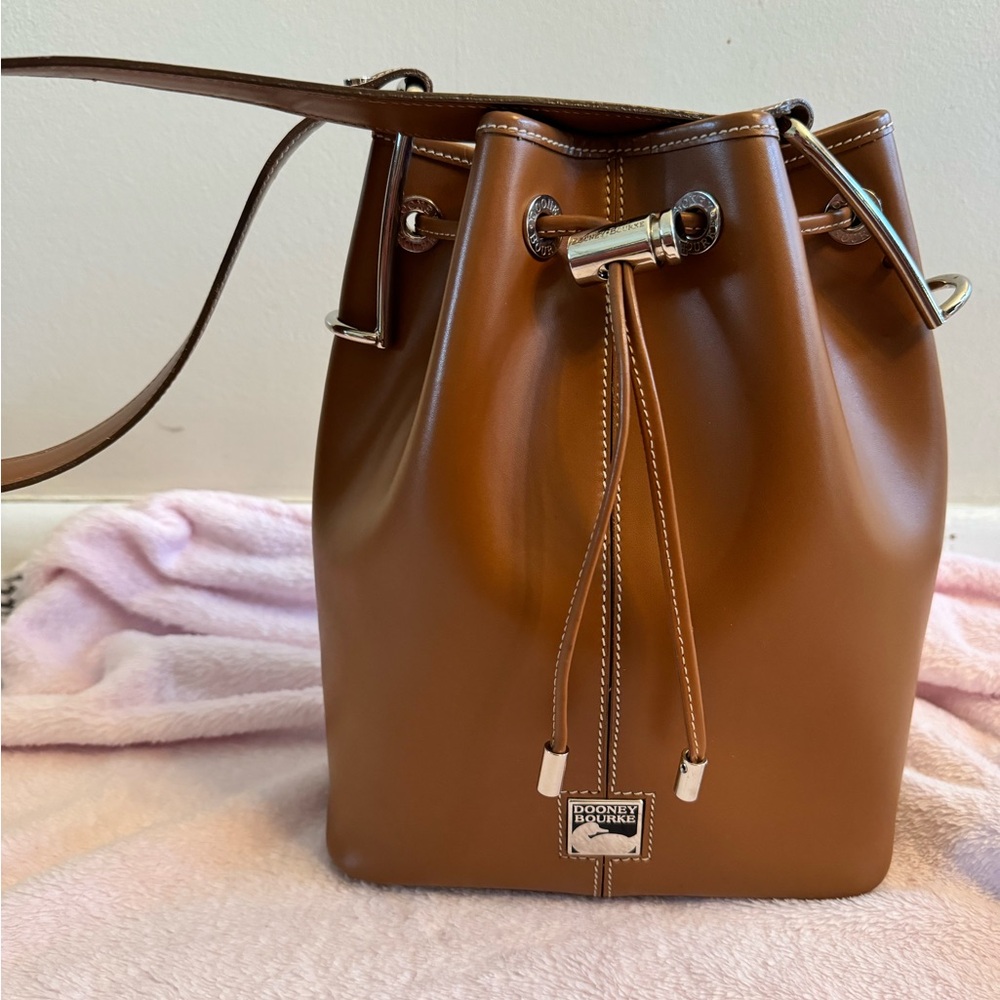 Dooney and Bourke Bucket shoulder bag.